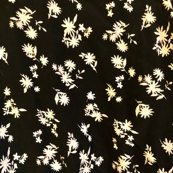 Forever 21 black/white flower romper, large - Picture 4 of 5